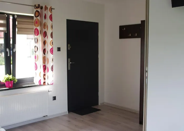 Monique Nocleg ze śniadaniem 3*