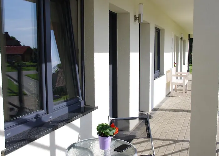 Monique Nocleg ze śniadaniem 3*